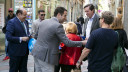 Teodoro García Egea dando un paseo electoral por G...