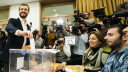 Pablo Casado ejerce su derecho a voto en las elecc...