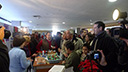 Javier Arenas visita un mercadillo navideño solida...