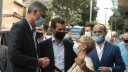 Pablo Casado visita un bloque de viviendas que suf...