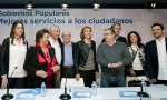 Mesa del acto Gobiernos populares: Mejores servicios a los ciudadanos