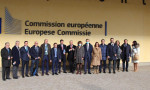Foto de familia tras la reunión que una delegación de alcaldes del PP ha mantenido con miembros de la Comisión Europea