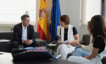 Alberto Núñez Feijóo y Cuca Gamarra se reúnen con la asociación Malasmadres 