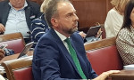 Bienvenido de Arriba, senador por Salamanca, durante su intervención en el Senado