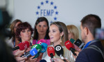 Cuca Gamarra atiende a los medios tras la sesión de apertura del XIII Pleno de la FEMP
