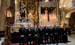 Juan Bravo visita la Archicofradía Sacramental de Pasión junto al alcalde de Sevilla, José Luis Sanz.