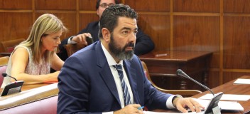 Alberto Gutierrez presenta una moción en el Senado 