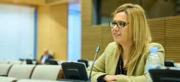 Elena Castillo en la Comisión de Derechos de la Infancia y Adolescencia
