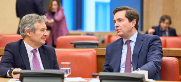 El diputado Pablo Hispán junto al senador Rubén Moreno, durante la Comisión Mixta para la UE El diputado Pablo Hispán junto al senador Rubén Moreno, durante la Comisión Mixta para la UE