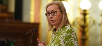 Teresa Angulo en e Pleno del Congreso