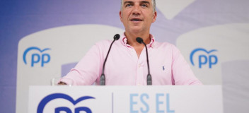 Elías Bendodo interviene en un acto en Málaga con Juanma Moreno