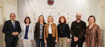 Alicia García en una reunión en el Senado con la Federación Española de Daño Cerebral