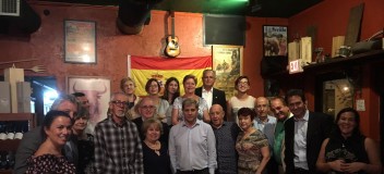 Alberto Fernández se reúne con un grupo de afiliados y simpatizantes del PP en Miami