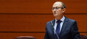 Jorge Domingo Martínez Antolín interviene en el Senado.