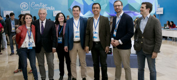 Nuestros vicesecretarios junto a Juanma Moreno en la llegada a la Convención Nacional de Sevilla 2018