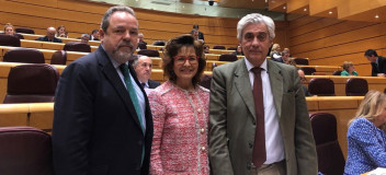 Carmen Riolobos junto a Tomás Burgos y Jesús Labrador,