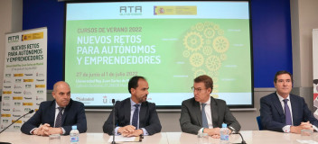 Alberto Núñez Feijóo interviene en los cursos de verano de ATA