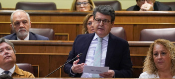 Juan José Matarí en la sesión de control al Gobierno en el Congreso