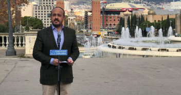 El presidente del Partido Popular de Cataluña, Alejandro Fernández, en la clausura del acto en defensa de la Constitución