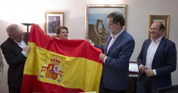 Mariano Rajoy con militantes del PP de Lorca