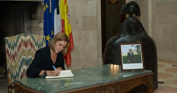Mª Dolores de Cospedal acude a la Embajada de Francia en Madrid