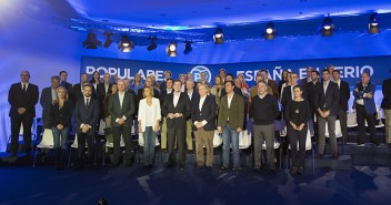 Mariano Rajoy con los candidatos del PP a las elecciones generales