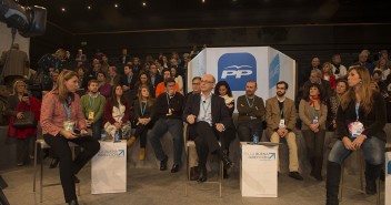 Camarero, Camacho y Montoro intercambiando impresiones en la Convención de Valladolid
