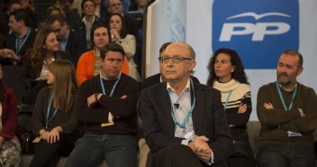 Cristobal Montoro hablando en la Convención nacional de Valladolid