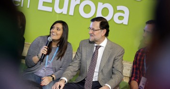 Mariano Rajoy Y Beatriz Jurado con NNGG en la Conevnción Nacional 