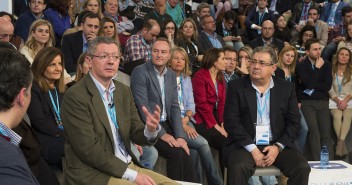 Gallardón dialogando con Zoido en la Convención Nacional