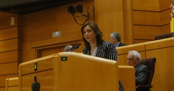 La senadora Maria Josefa Nicolás durante su intervención