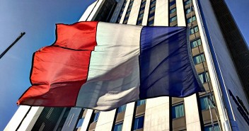 Bandera de Francia a media asta