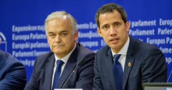 Esteban González Pons y Juan Guaidó