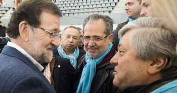 Mariano Rajoy con Leopoldo López en el acto de central de campaña en Madrid