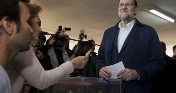 Mariano Rajoy ejerce su derecho al voto