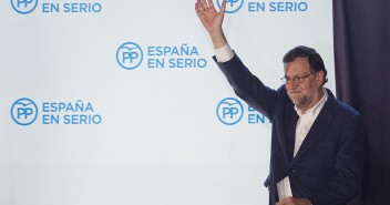 Mariano Rajoy en el balcón de Génova