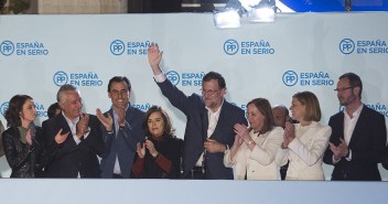 Mariano Rajoy en el balcón de Génova