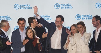 Mariano Rajoy en el balcón de Génova