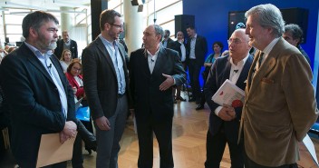 Javier Maroto e Íñigo Méndez de Vigo junto a los ponentes de la primera mesa de la Convención Pacto por la Educación