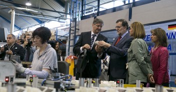 Mariano Rajoy y María Dolores de Cospedal visitan la empresa Witzenmann en Guadalajara