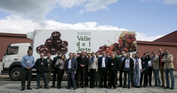 Cospedal visita la Agrupación de Cooperativas del Valle del Jerte