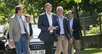 Mariano Rajoy con Alfonso Alonso a su llegada