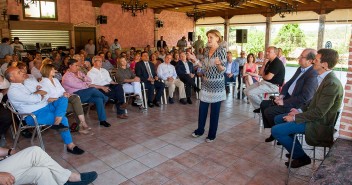Mª Dolores de Cospedal visita Candeleda (Ávila)