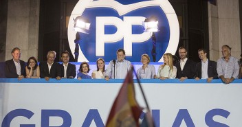 Mariano Rajoy celebra los resultados del 26J en el balcón de Génova 