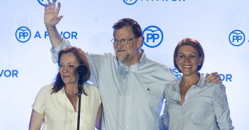 Mariano Rajoy celebra los resultados del 26J en el balcón de Génova 