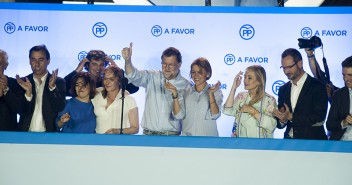 Mariano Rajoy celebra los resultados del 26J en el balcón de Génova 