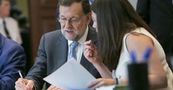 Mariano Rajoy firma su acta como diputado