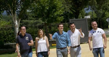 Pablo Casado y Juanma Moreno a su llegada al campus de verano de NNGG Madrid