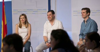 Pablo Casado y Juanma Moreno en el campus de verano de NNGG Madrid