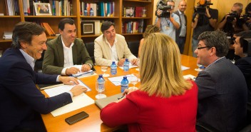 Reunión de los equipos negociadores de PP y Ciudadanos